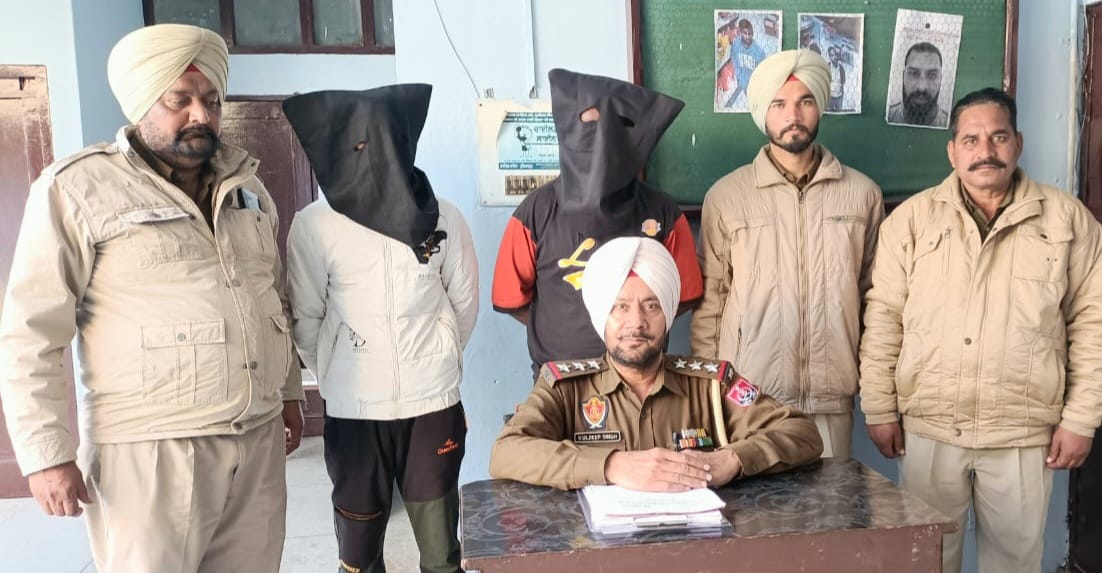 Garhshankar Police arrested two drug smugglers from Bohda village along with narcotics, registered a case.